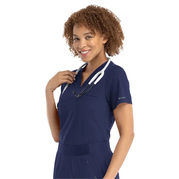 Maevn - Focus - Women's Three-Pocket V-Neck Tuck In Top - Maevn - Focus - Women's Three-Pocket V-Neck Tuck In Top - Image 5 of 9