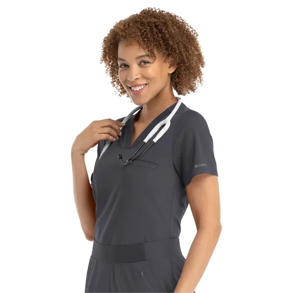 Maevn - Focus - Women's Three-Pocket V-Neck Tuck In Top - Maevn - Focus - Women's Three-Pocket V-Neck Tuck In Top - Image 7 of 9