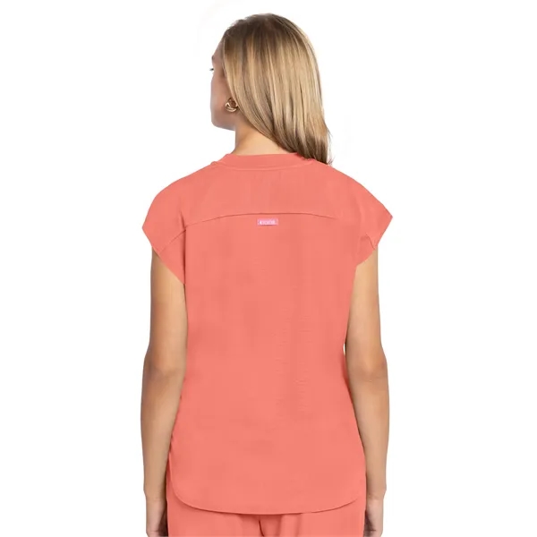 Med Couture - MC AMP - Women's 2-Pocket Tuckable Top - Med Couture - MC AMP - Women's 2-Pocket Tuckable Top - Image 8 of 29