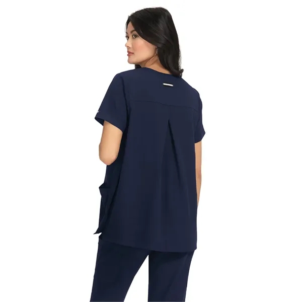 koi - Next Gen - Women's Two-Pocket Maternity Onboard Top - koi - Next Gen - Women's Two-Pocket Maternity Onboard Top - Image 3 of 4