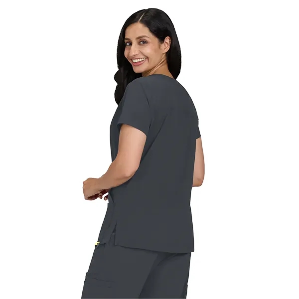 koi - Solis - Women's Ribbed 4-Pocket V-Neck Sari Top - koi - Solis - Women's Ribbed 4-Pocket V-Neck Sari Top - Image 2 of 11
