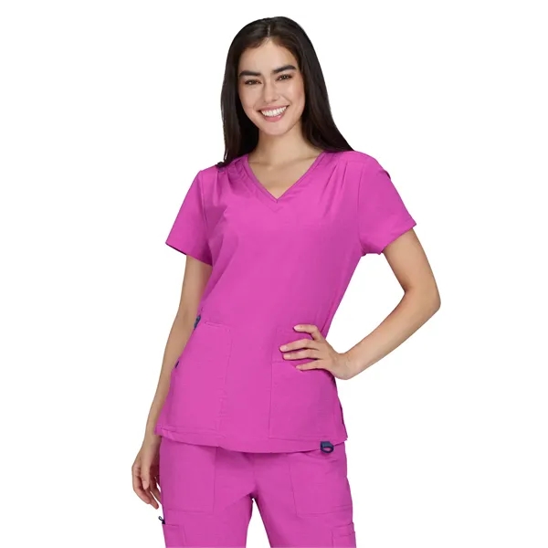 koi - Solis - Women's Ribbed 4-Pocket V-Neck Sari Top - koi - Solis - Women's Ribbed 4-Pocket V-Neck Sari Top - Image 5 of 11