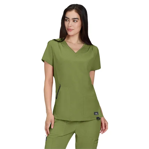 koi - Solis - Women's Ribbed 4-Pocket V-Neck Sari Top - koi - Solis - Women's Ribbed 4-Pocket V-Neck Sari Top - Image 7 of 11