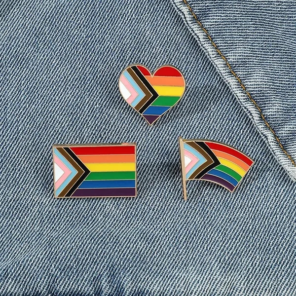 Metal Rainbow Heart Flag Pin Pride Parade Accessories - Metal Rainbow Heart Flag Pin Pride Parade Accessories - Image 4 of 5