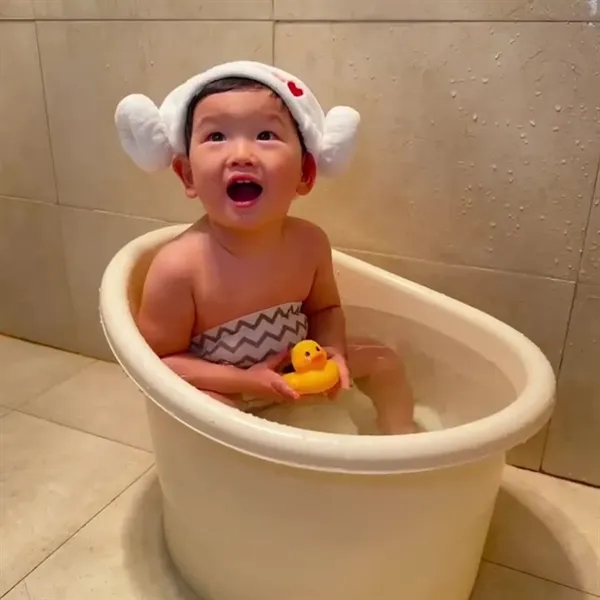 Kid Bathing Floating Digital Bathtub Temperature Thermometer - Kid Bathing Floating Digital Bathtub Temperature Thermometer - Image 1 of 7