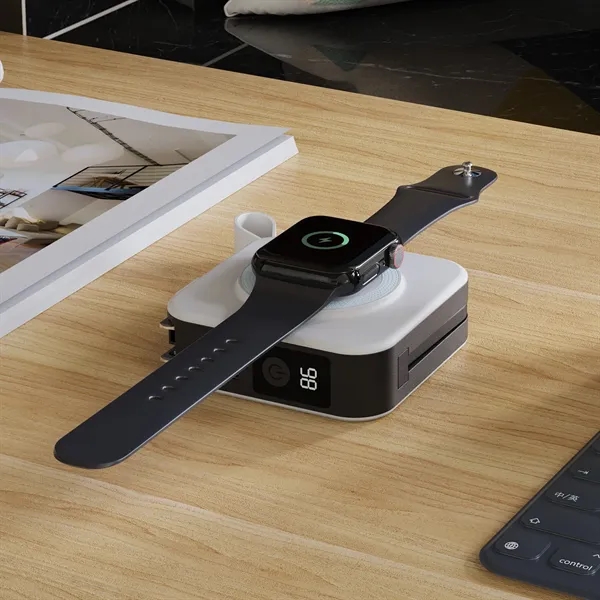 Traveler 4.0 - Universal Power Bank with Wireless Charging - Traveler 4.0 - Universal Power Bank with Wireless Charging - Image 4 of 5