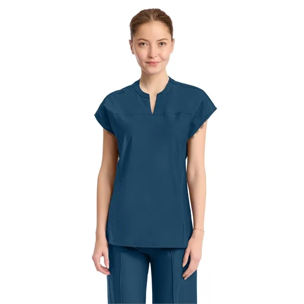 Infinity GNR8 Kinetic - Women's 2-Pocket Henley Top - Infinity GNR8 Kinetic - Women's 2-Pocket Henley Top - Image 3 of 11