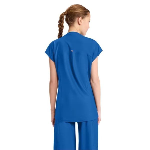 Infinity GNR8 Kinetic - Women's 2-Pocket Henley Top - Infinity GNR8 Kinetic - Women's 2-Pocket Henley Top - Image 8 of 11