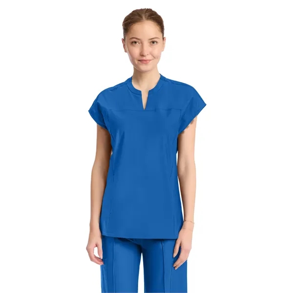 Infinity GNR8 Kinetic - Women's 2-Pocket Henley Top - Infinity GNR8 Kinetic - Women's 2-Pocket Henley Top - Image 9 of 11