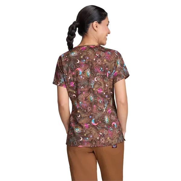 Artist Series - Women's Two-Pocket Print Top - Artist Series - Women's Two-Pocket Print Top - Image 10 of 15