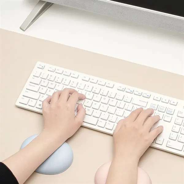 Soft Skin Silicone Ergonomic Cooling Mouse Wrist Rest - Soft Skin Silicone Ergonomic Cooling Mouse Wrist Rest - Image 7 of 9
