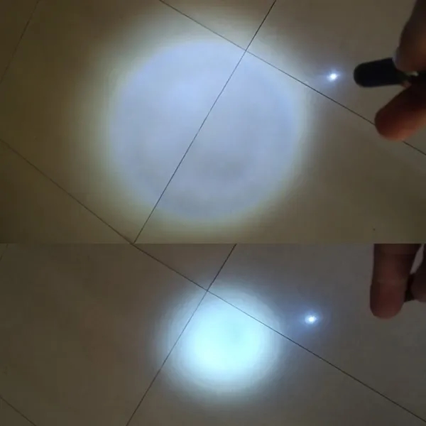 Mini Zoomable LED Flashlight Keychain with Carabiner - Mini Zoomable LED Flashlight Keychain with Carabiner - Image 3 of 4
