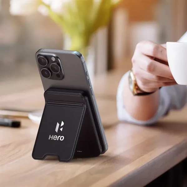 SATECHI® Qi2 5K Magnetic Power Bank w/Stand - SATECHI® Qi2 5K Magnetic Power Bank w/Stand - Image 5 of 10