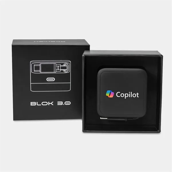 Blok 3.0 - 30W GAN Compact Wall Charger w/ Retractable Cable - Blok 3.0 - 30W GAN Compact Wall Charger w/ Retractable Cable - Image 2 of 4