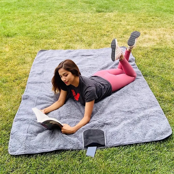 Waterproof Picnic Blanket - Waterproof Picnic Blanket - Image 4 of 6