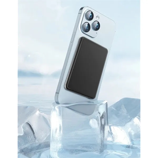 PD Slim Aluminum Magnetic Power Bank 5,000mAh - PD Slim Aluminum Magnetic Power Bank 5,000mAh - Image 3 of 7