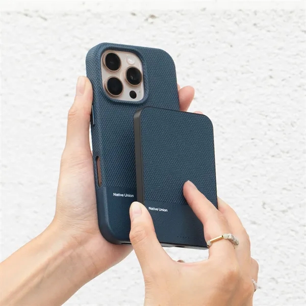 Native Union (RE)Classic Magnetic Power Bank 5000mAh - Native Union (RE)Classic Magnetic Power Bank 5000mAh - Image 3 of 11