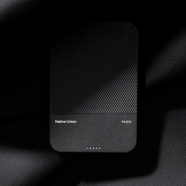 Native Union (RE)Classic Magnetic Power Bank 5000mAh - Native Union (RE)Classic Magnetic Power Bank 5000mAh - Image 11 of 11