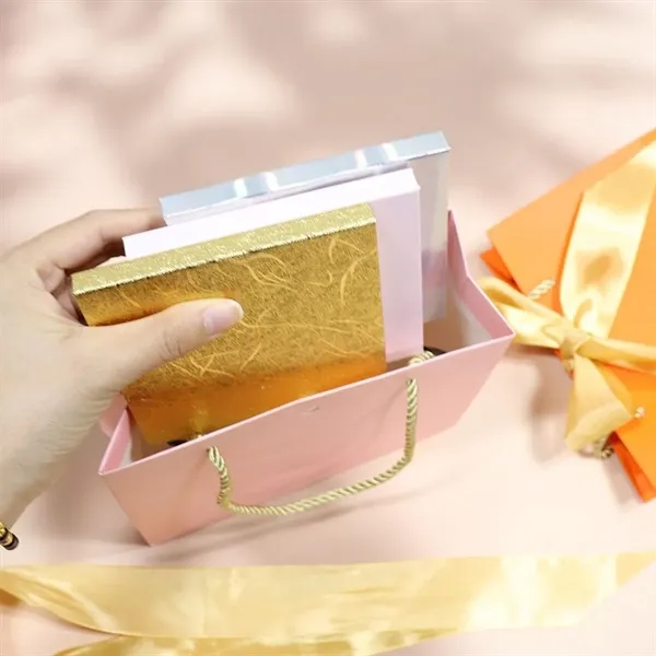 Luxury Customized Gift Paper Bags with Handle And Ribbon - Luxury Customized Gift Paper Bags with Handle And Ribbon - Image 3 of 7