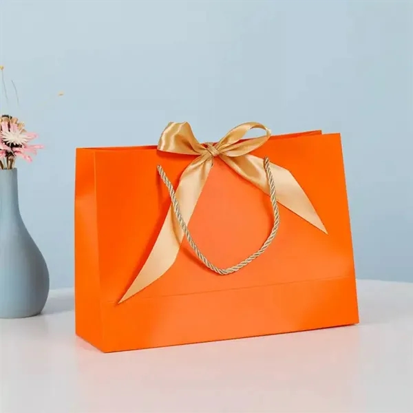 Luxury Customized Gift Paper Bags with Handle And Ribbon - Luxury Customized Gift Paper Bags with Handle And Ribbon - Image 6 of 7