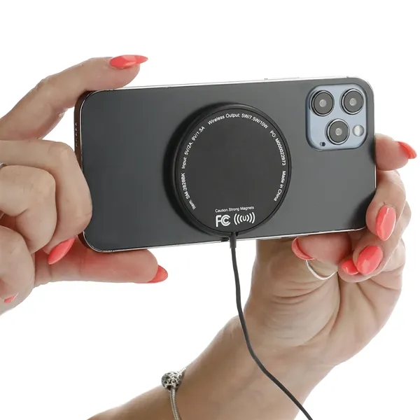 MagClick™ Fast Wireless Charging Pad - MagClick™ Fast Wireless Charging Pad - Image 9 of 17