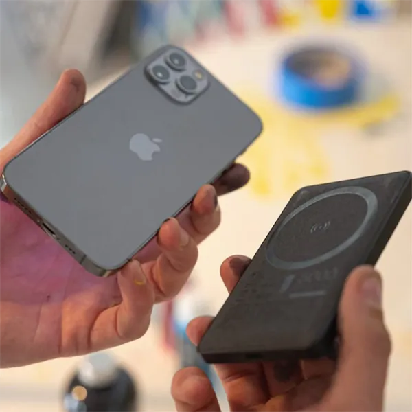 mophie® Snap+ Mini 5000 mAh Wireless Power Bank - mophie® Snap+ Mini 5000 mAh Wireless Power Bank - Image 7 of 13