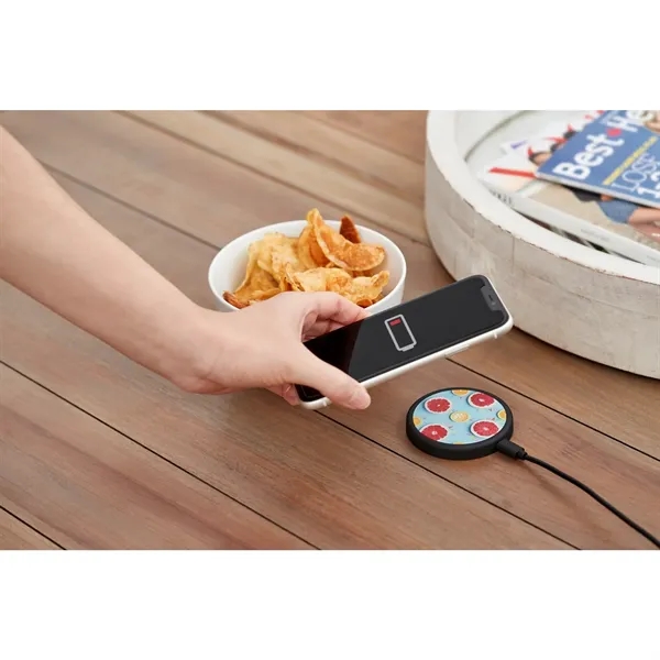 The Looking Glass Wireless Charging Pad - The Looking Glass Wireless Charging Pad - Image 4 of 9