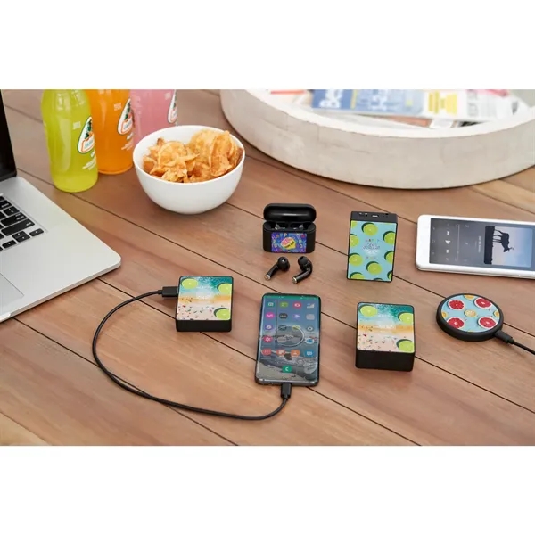 The Looking Glass Wireless Charging Pad - The Looking Glass Wireless Charging Pad - Image 7 of 9