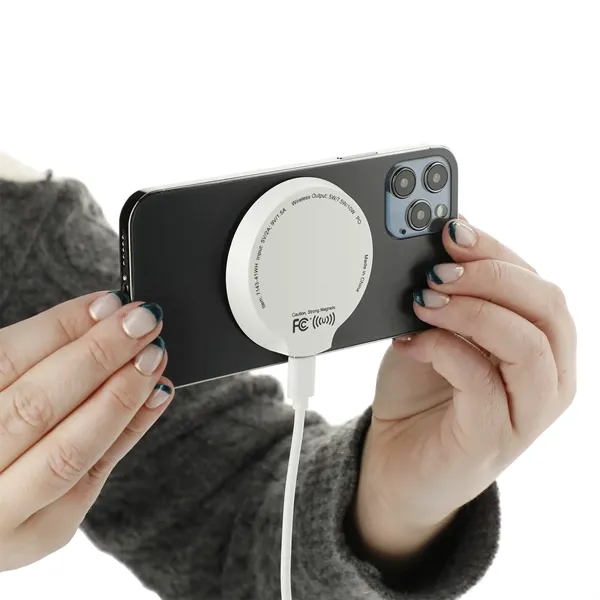 Recycled ABS MagClick™ Fast Wireless Charging Pad - Recycled ABS MagClick™ Fast Wireless Charging Pad - Image 6 of 7