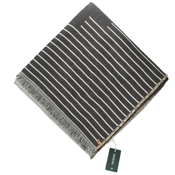 tentree Organic Cotton Peaks Woven Blanket - tentree Organic Cotton Peaks Woven Blanket - Image 2 of 6