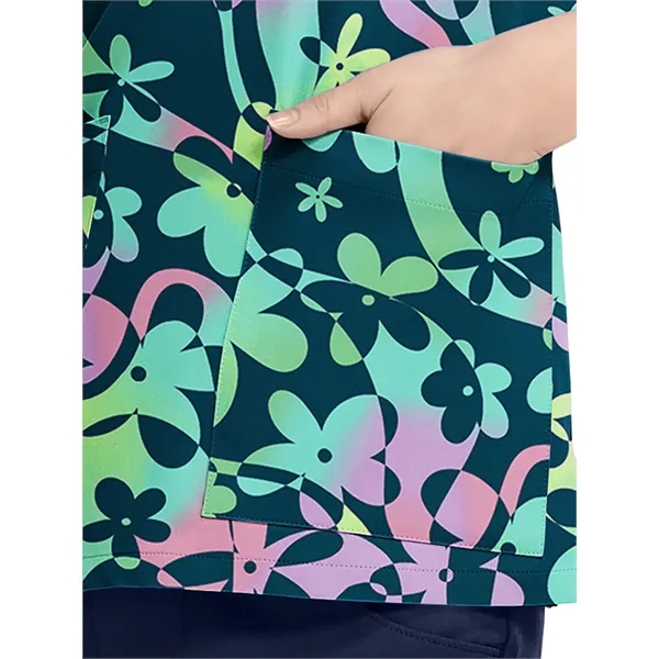 Med Couture - Prints - Women's 2-Pocket V-Neck Print Top - Med Couture - Prints - Women's 2-Pocket V-Neck Print Top - Image 5 of 14