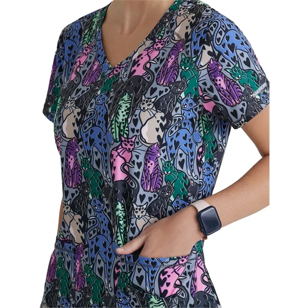 Skechers - Women's Three-Pocket V-Neck Reliance Print Scr... - Skechers - Women's Three-Pocket V-Neck Reliance Print Scr... - Image 9 of 17