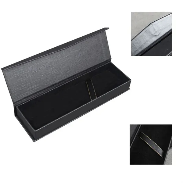 Magnetic clasp flip pen case - Magnetic clasp flip pen case - Image 0 of 3