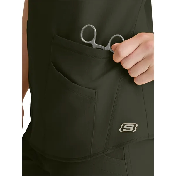 Skechers - Women's Three-Pocket Curved V-Neck Breeze Scru... - Skechers - Women's Three-Pocket Curved V-Neck Breeze Scru... - Image 38 of 59