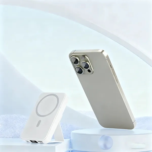 Creative MagStand Wireless Power Bank - Creative MagStand Wireless Power Bank - Image 7 of 8
