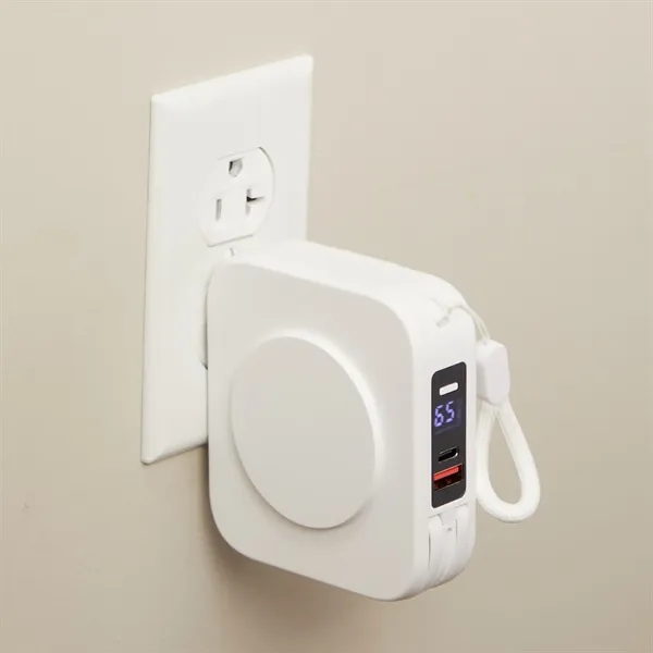 UL Listed 10000 mAh MagClick™ Power Bank with Plug - UL Listed 10000 mAh MagClick™ Power Bank with Plug - Image 3 of 11