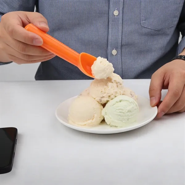 Sturdy Scooper