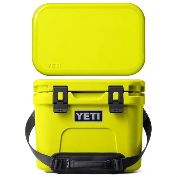 15 QT YETI® Roadie Hard Cooler Ice Chest 16.9" x 14"