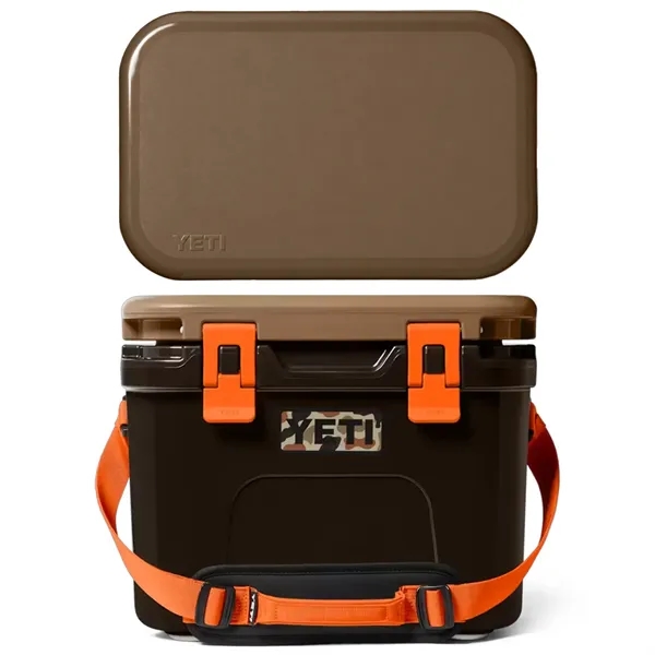 15 QT YETI® Roadie Hard Cooler Ice Chest 16.9" x 14"