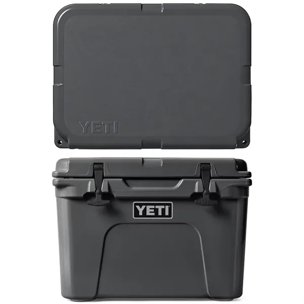 35 QT YETI® Tundra Hard Cooler Ice Chest (21.1" x 15.4")
