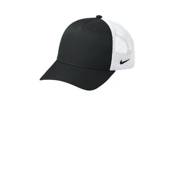 Nike Snapback Mesh Trucker Cap