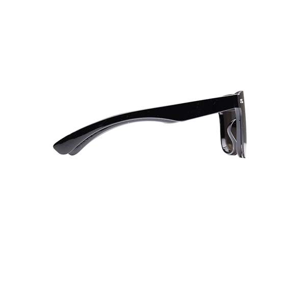 Mirrored metallic accent Sunglasses UV protection
