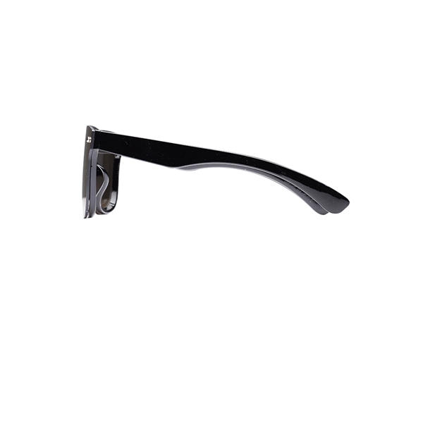 Mirrored metallic accent Sunglasses UV protection