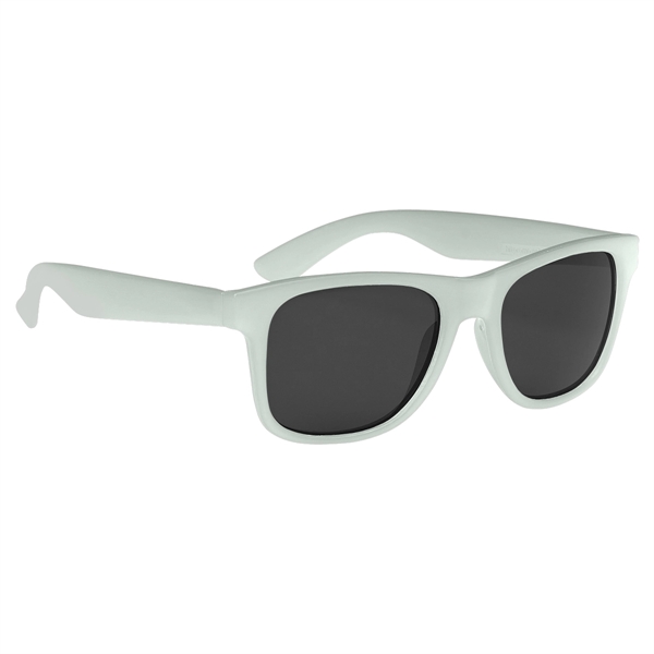 Color Changing Malibu Sunglasses - Color Changing Malibu Sunglasses - Image 18 of 37