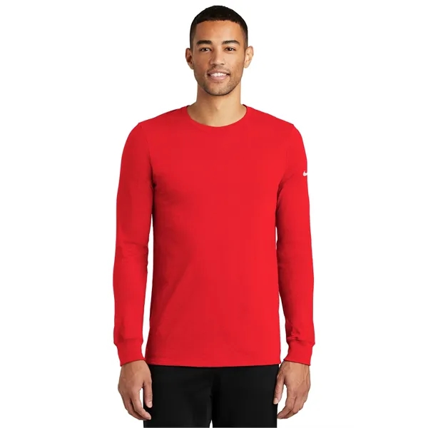 Nike Dri-FIT Cotton/Poly Long Sleeve Tee. - Nike Dri-FIT Cotton/Poly Long Sleeve Tee. - Image 29 of 30