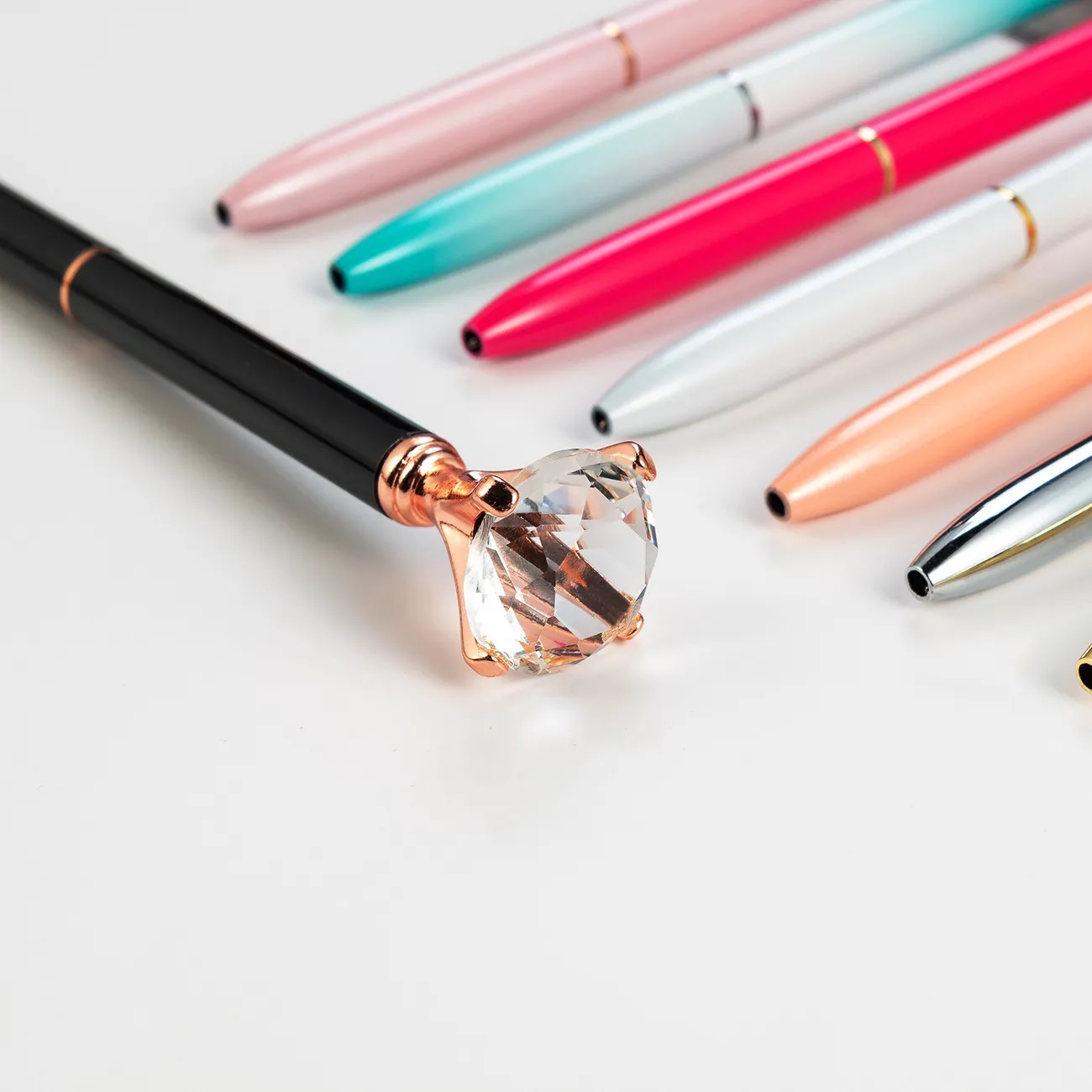 Elegant Crystal Diamond-Top Ballpoint Pen for Business Gifts	